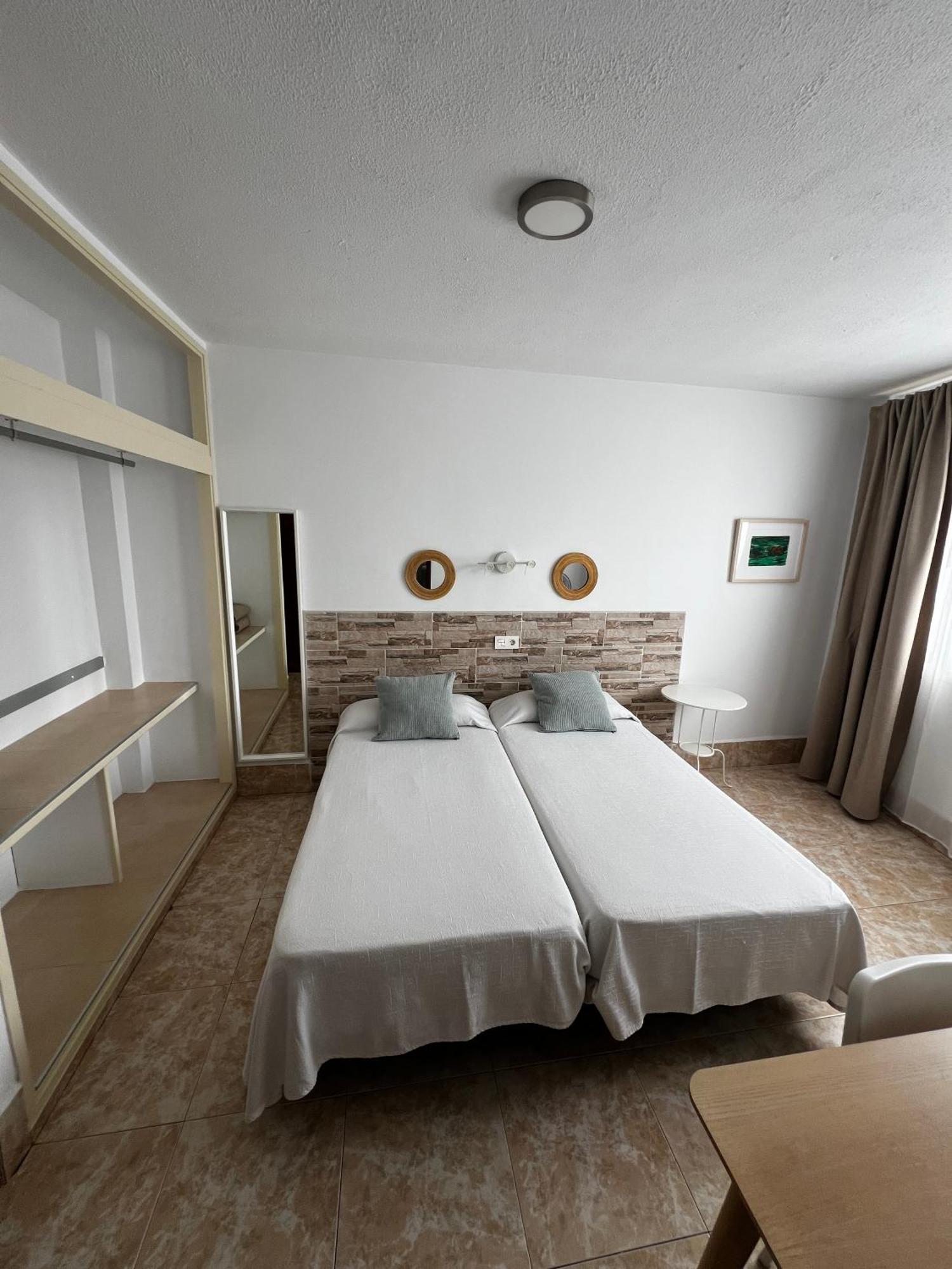 Hostal Residencia Cardona アレシフェ エクステリア 写真