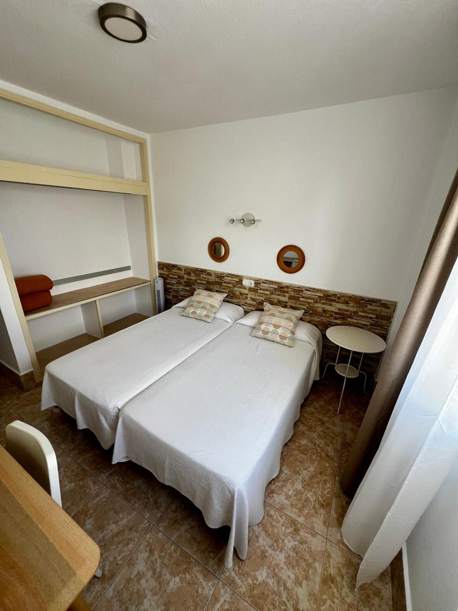 Hostal Residencia Cardona アレシフェ エクステリア 写真
