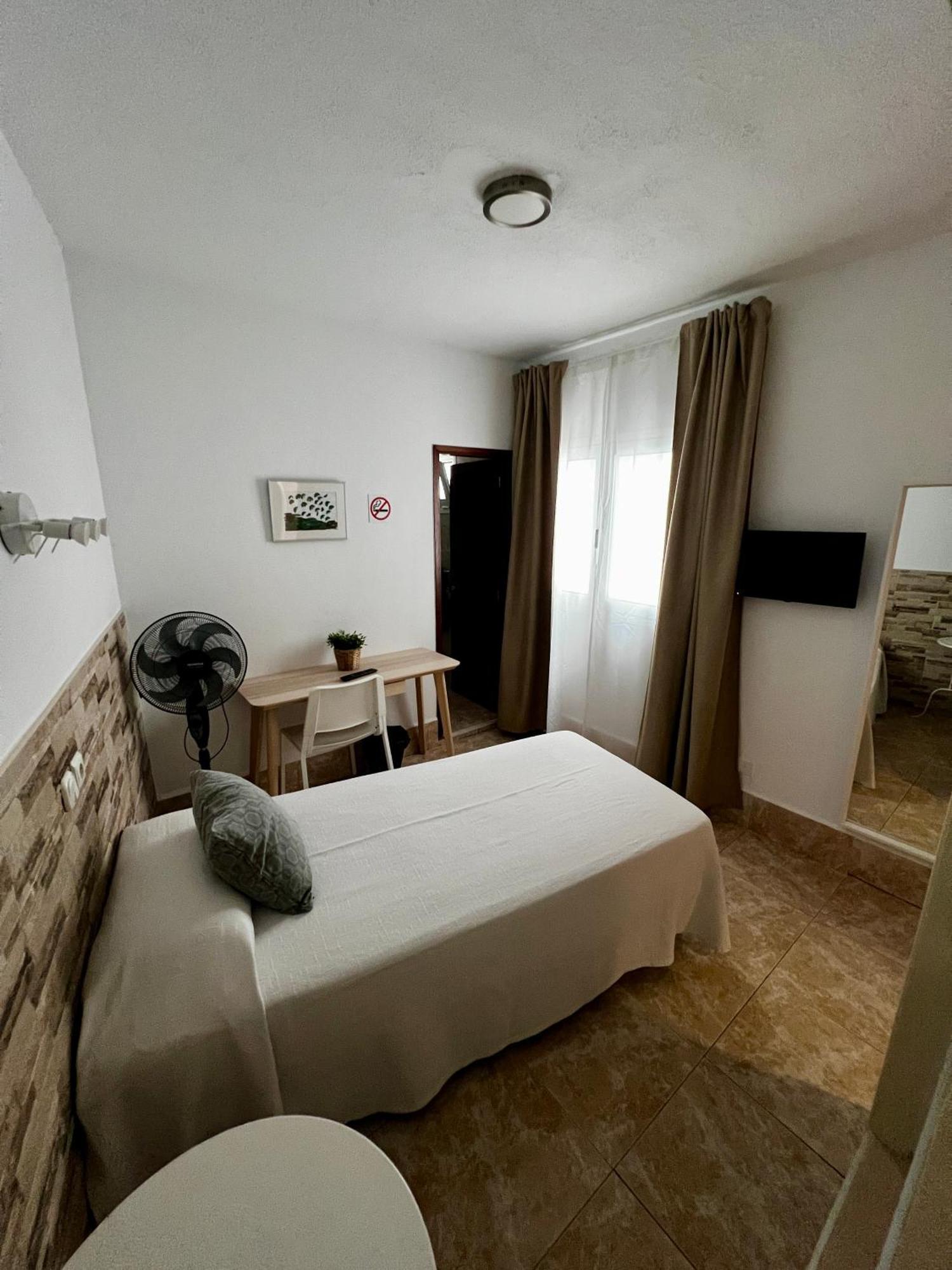 Hostal Residencia Cardona アレシフェ エクステリア 写真