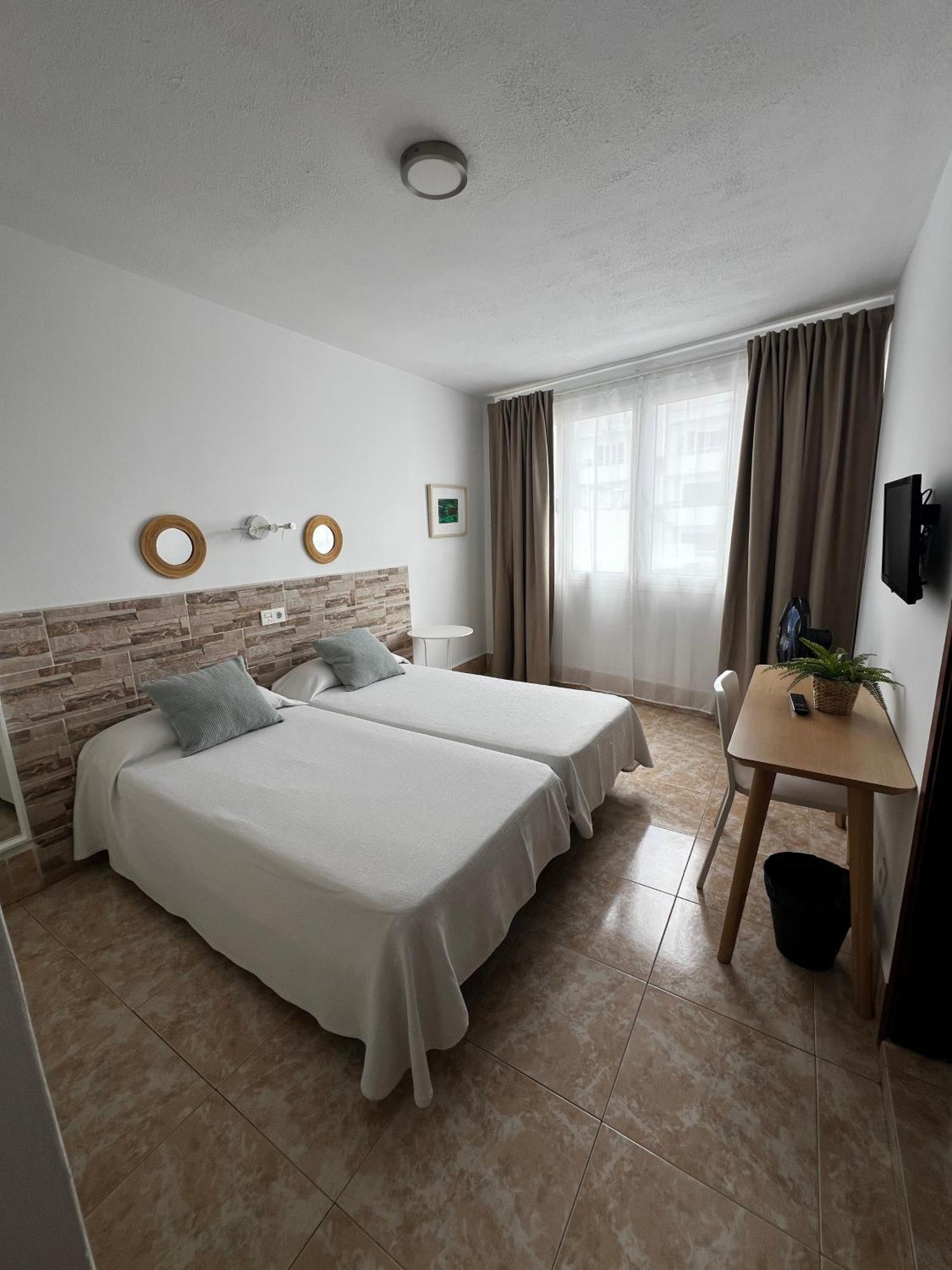 Hostal Residencia Cardona アレシフェ エクステリア 写真
